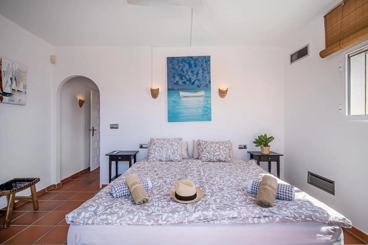 Casa Linda Great Located Beach House In Marbella
