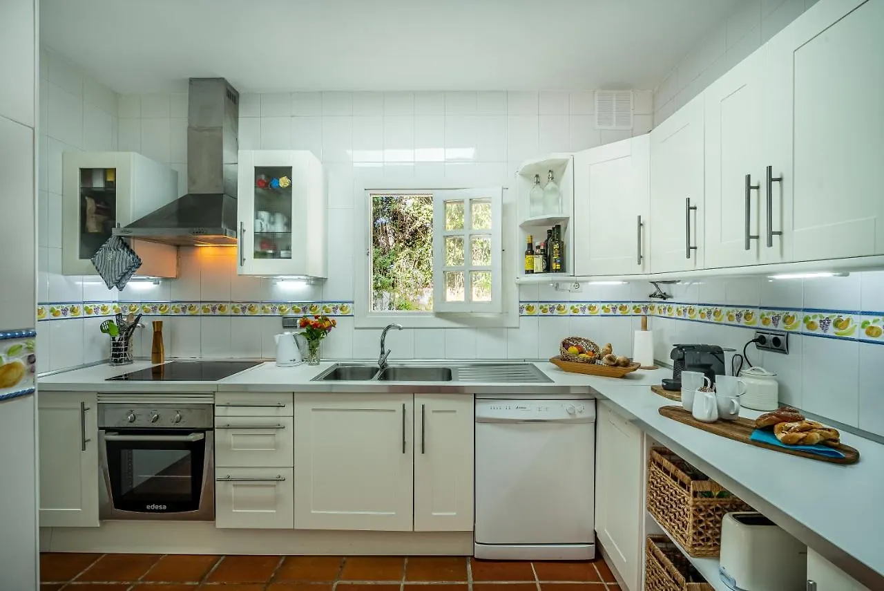 Casa Linda Great Located Beach House In Marbella 0*,